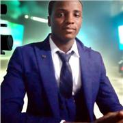 Enseignant à domicile donne des cours spéciaux et approfondis en Économie pour les élèves du secondaire.